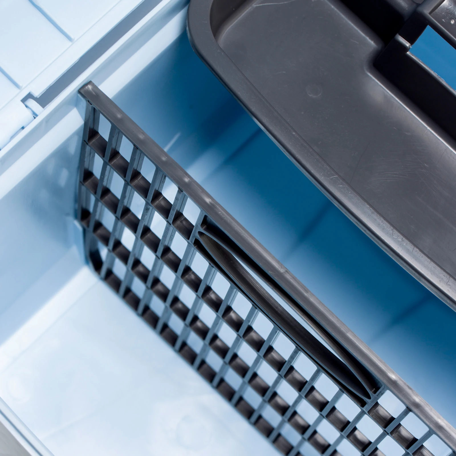 Horze Smart Grooming Box - Baby Light Blue 5 Horze Smart Grooming Box - Baby Light Blue - Image 3