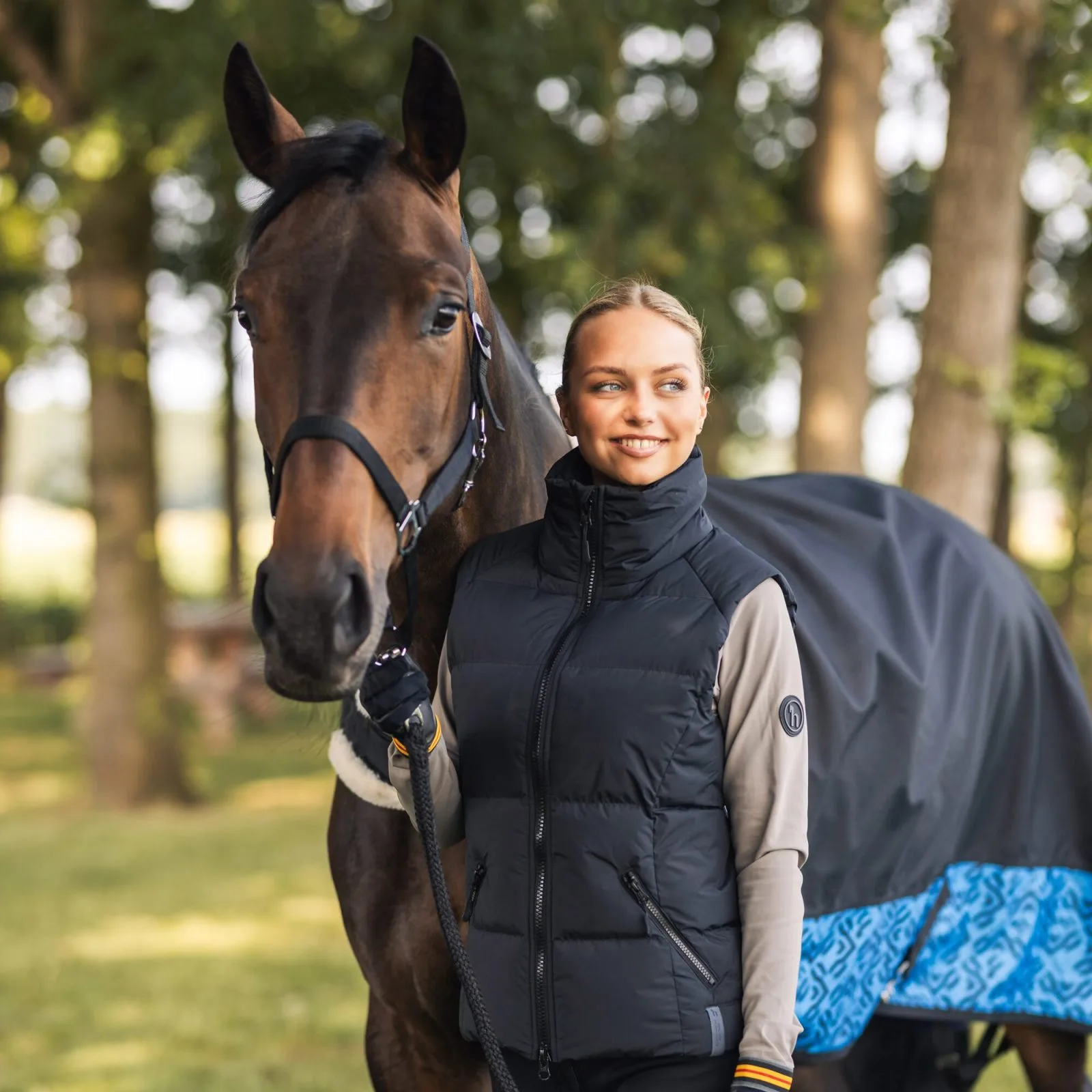 Horze Rianna Womens Padded Puffer Vest - Caviar Black 5 Horze Rianna Womens Padded Puffer Vest - Caviar Black - Image 3