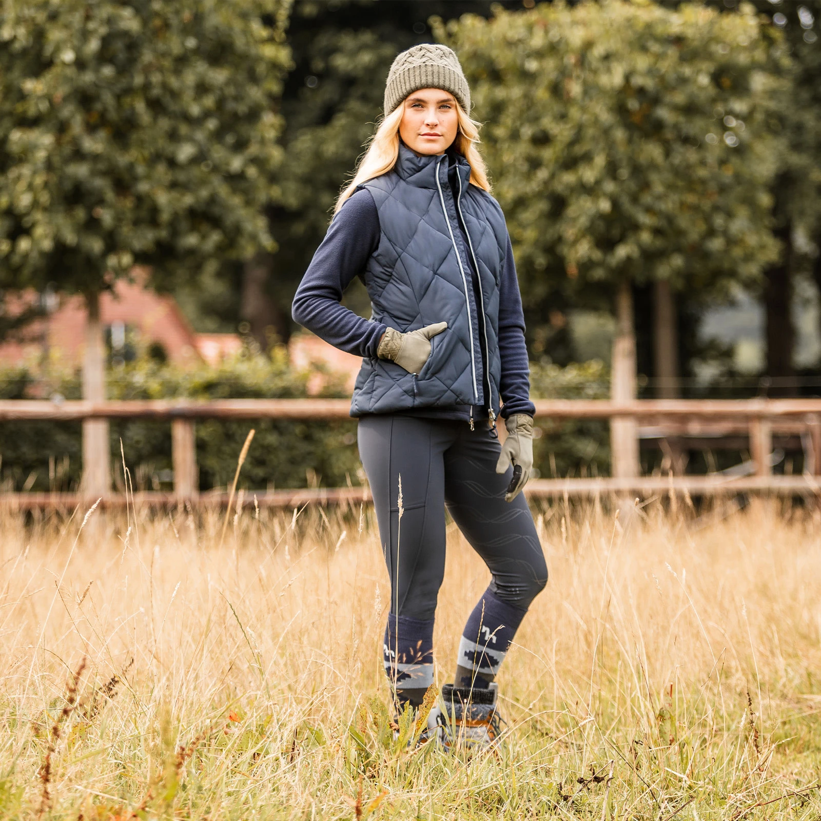 Horze Carola Womens Padded Vest - Inkwell Navy 6 Horze Carola Womens Padded Vest - Inkwell Navy - Image 4