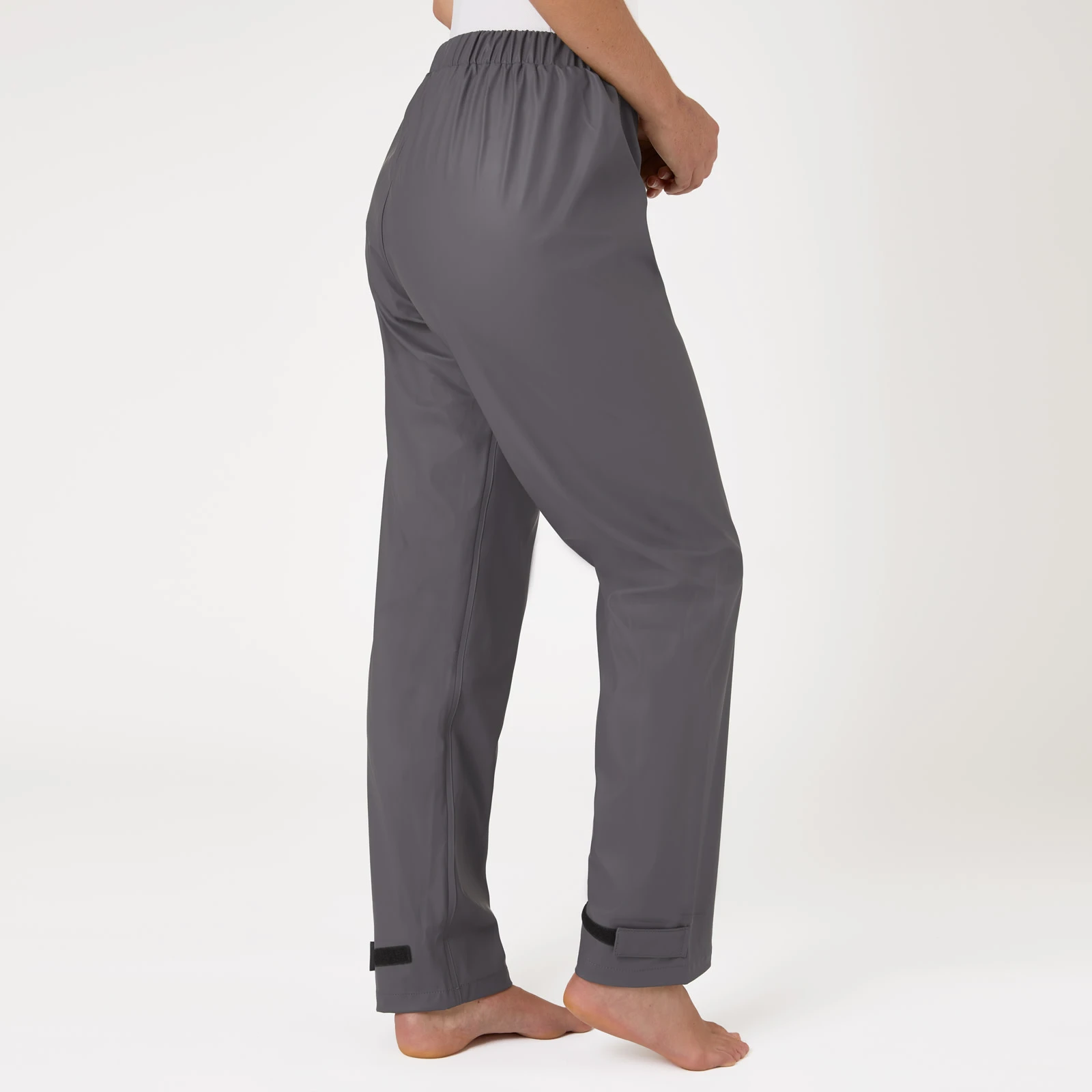 Horze Rory Womens Waterproof Riding Rain Jacket & Pants Set - Blackened Pearl 12 Horze Rory Womens Waterproof Riding Rain Jacket & Pants Set - Blackened Pearl - Image 10