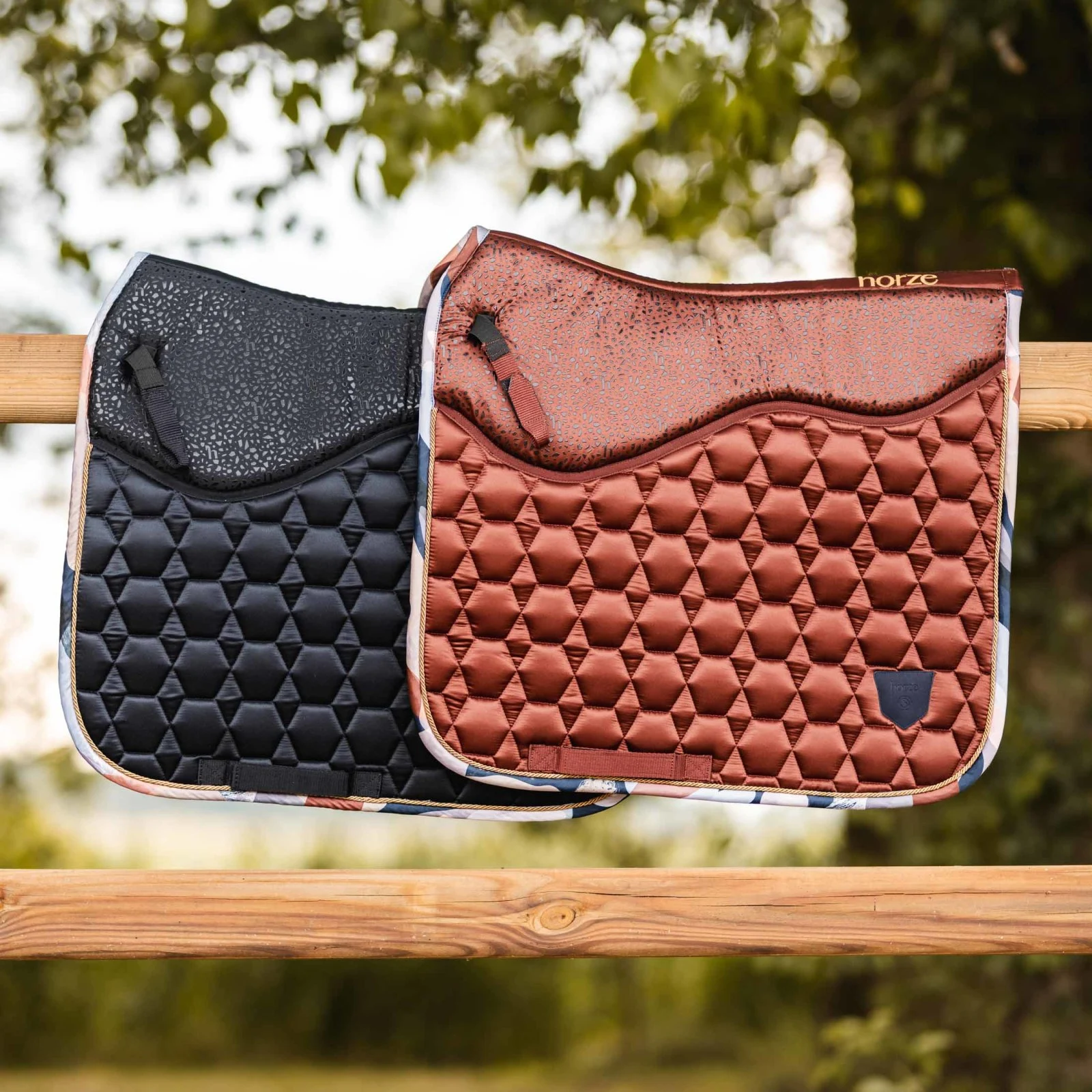 Horze Terrazzo Grip Tech Dressage Saddle Pad - Dark Navy 5 Horze Terrazzo Grip Tech Dressage Saddle Pad - Dark Navy - Image 3