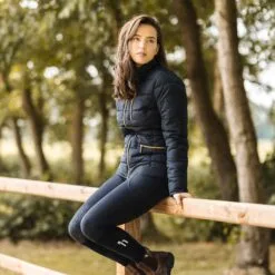 Horze Kiara Womens Padded Jacket - Dark Navy 17 Horze Kiara Womens Padded Jacket - Dark Navy -Equinavia Shop 5fa74da8 65f3 4a8f 9c79 67899f6f673d33687 VDB fdcff2e48da517be1355b112fdb743386fdd453c