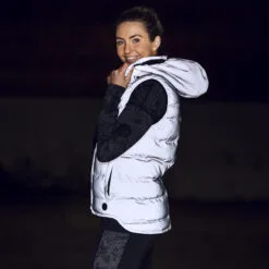 Horze Womens Reflective Padded Vest - Reflective Silver 27 Horze Womens Reflective Padded Vest - Reflective Silver -Equinavia Shop 87a9ea28 009e 49a8 bcbf 9f58105cd69033612 RSI 05fb3c24f6aca4153ed586298858ad69d6e69802