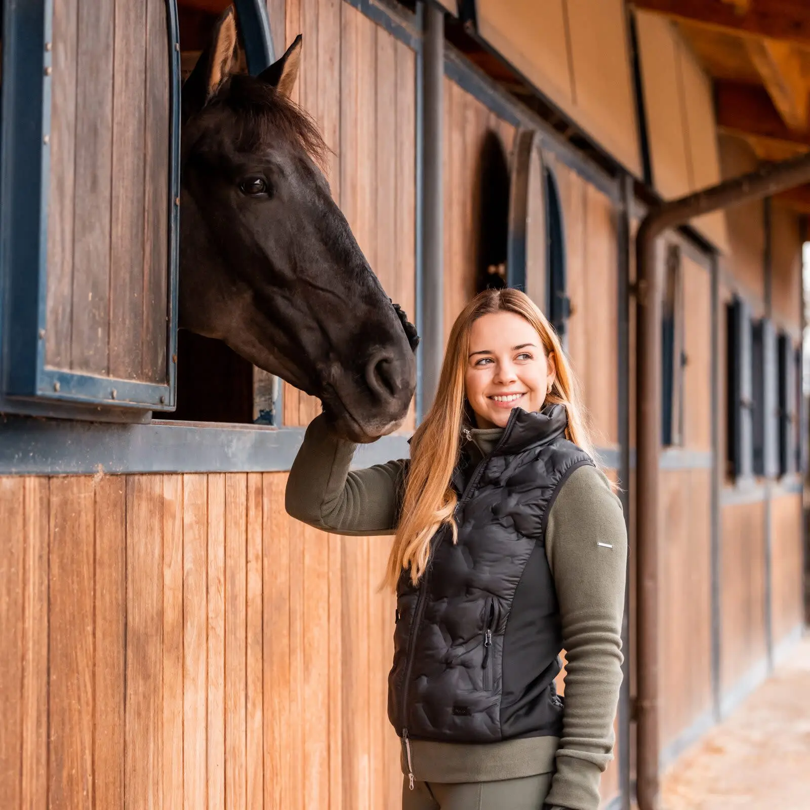 Horze Shelly Womens Vest - Black 6 Horze Shelly Womens Vest - Black - Image 5