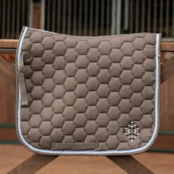Horze Arizona Double Corded Dressage Saddle Pad - Smoked Pearl Grey 12 Horze Arizona Double Corded Dressage Saddle Pad - Smoked Pearl Grey -Equinavia Shop a1e9e4c3 d6d8 4850 9027 751be275612817452 SPG bfffee2b16e7b98b6e87fdd187505d41660084ae