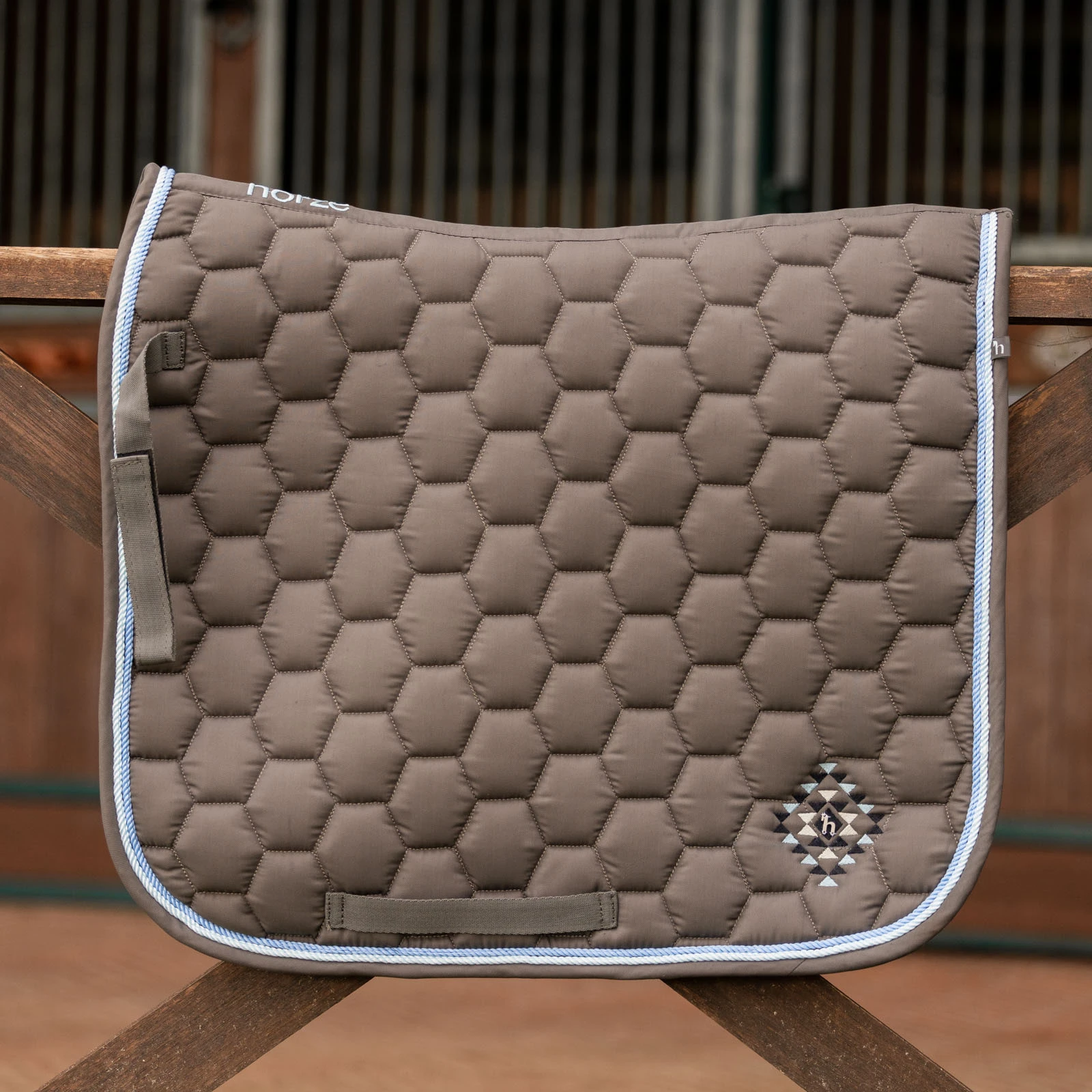 Horze Arizona Double Corded Dressage Saddle Pad - Smoked Pearl Grey 7 Horze Arizona Double Corded Dressage Saddle Pad - Smoked Pearl Grey - Image 5