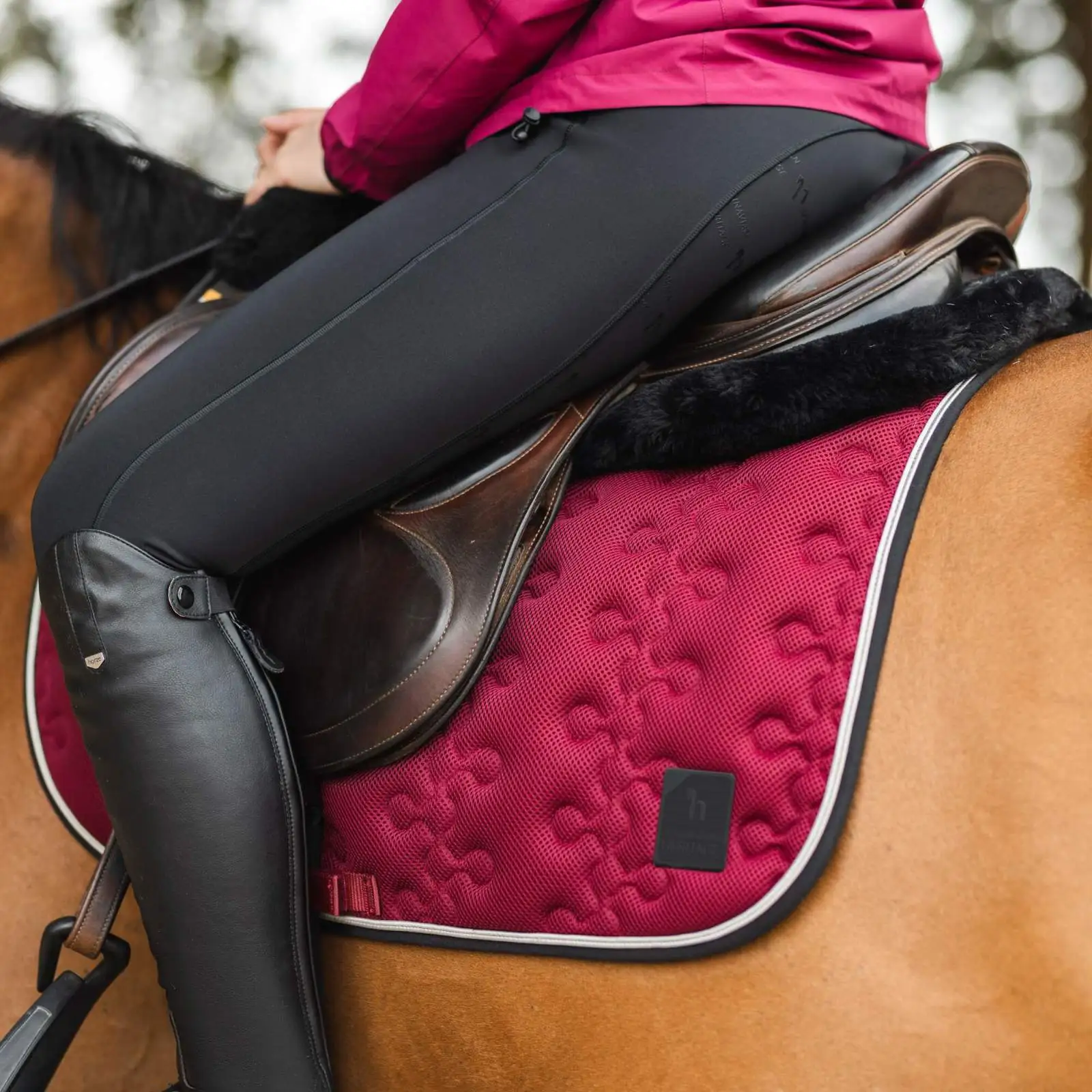 Horze Smoky Twilight Air Mesh All Purpose Saddle Pad - Anemone Dark Pink 4 Horze Smoky Twilight Air Mesh All Purpose Saddle Pad - Anemone Dark Pink - Image 2