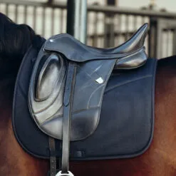 Horze Phoenix Dressage Saddle Pad - Dark Navy 14 Horze Phoenix Dressage Saddle Pad - Dark Navy -Equinavia Shop e4cfe7f1 ae6d 4758 9aa1 3b6c5881f8e617295 VDB ad09e982a9d060e2c769518d864bbab576b41535