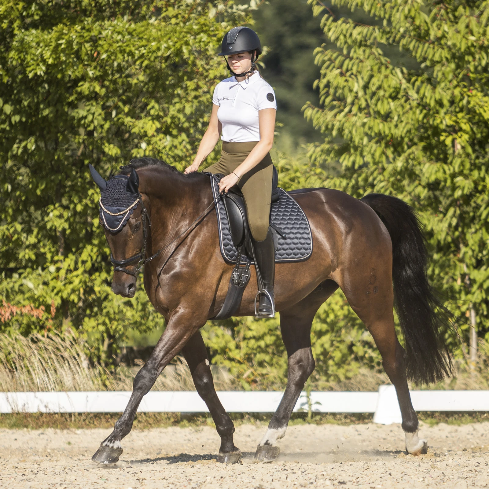 Horze Sandnes Dressage Saddle Pad - Dark Navy 6 Horze Sandnes Dressage Saddle Pad - Dark Navy - Image 4