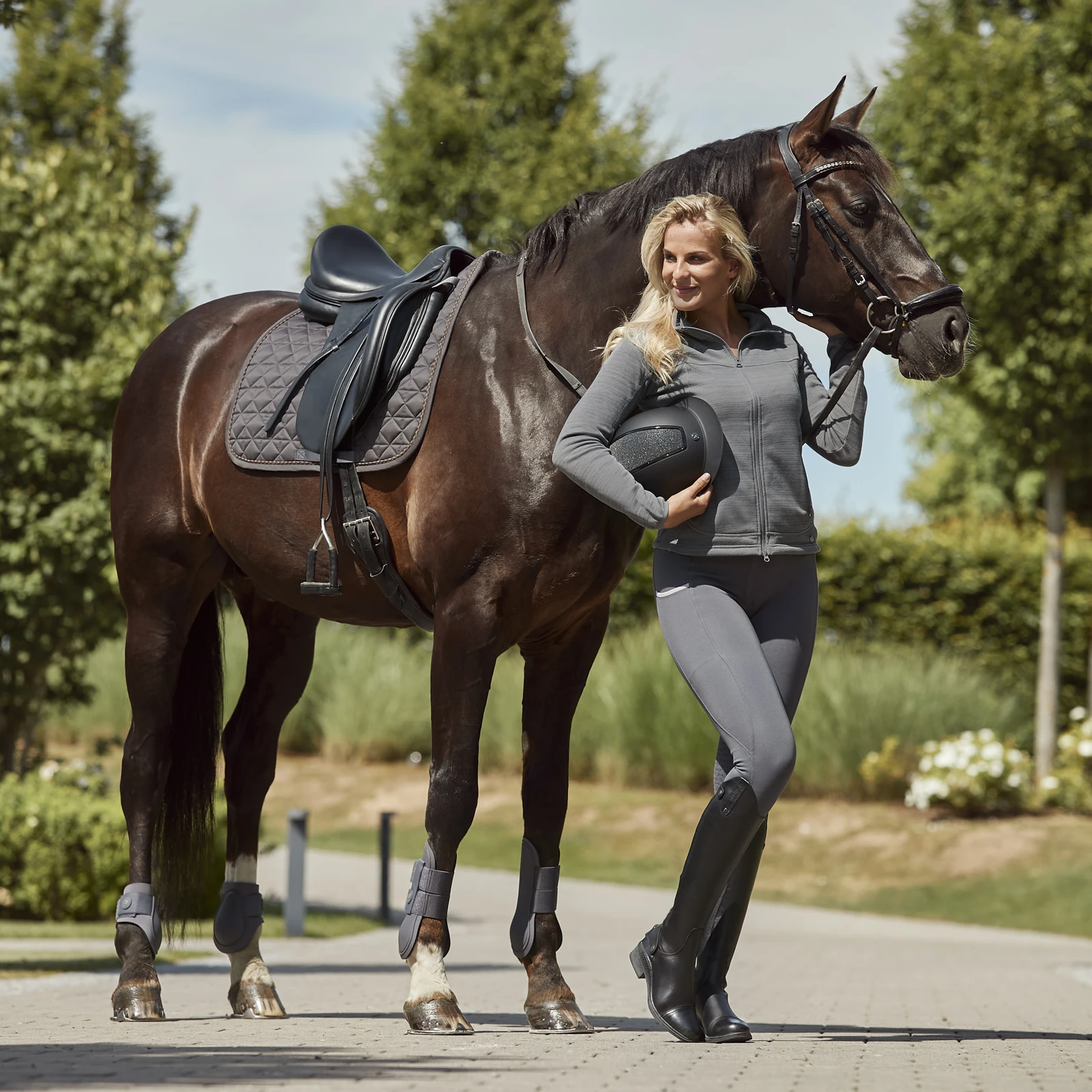 Horze Coventry Cooling Dressage Saddle Pad - Blackened Pearl 5 Horze Coventry Cooling Dressage Saddle Pad - Blackened Pearl - Image 3